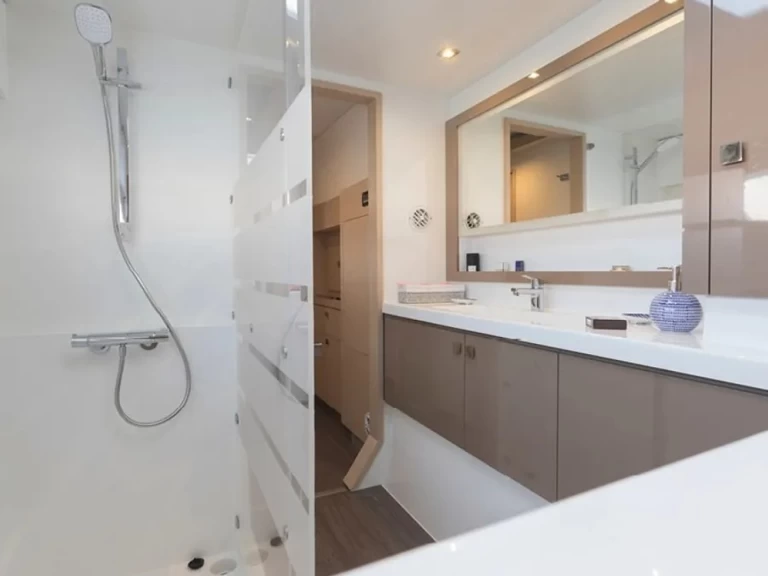 Rent a Fountaine Pajot Astrea 42 Lávrio