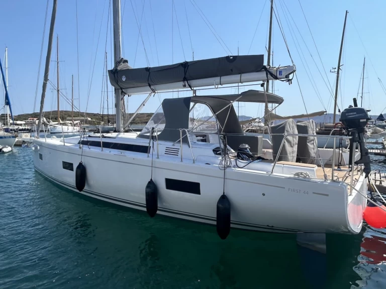 Bareboat Rental Sailboat Bénéteau with a boat licence