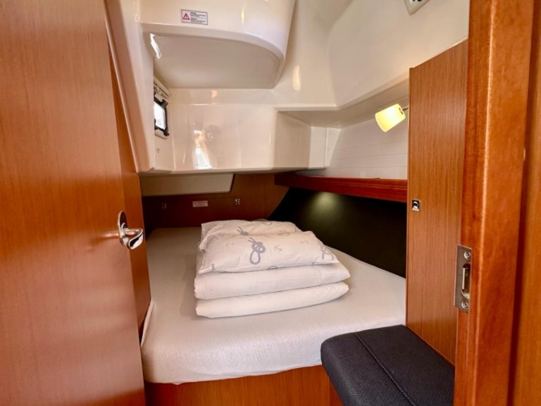 Sailboat rental in Sukošan - Bavaria Cruiser 37