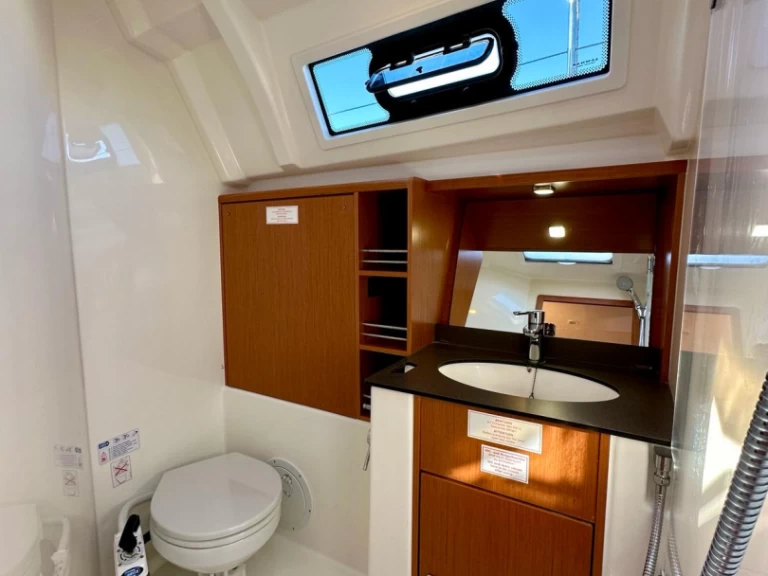 Bareboat Rental Sailboat Bavaria with a boat licence