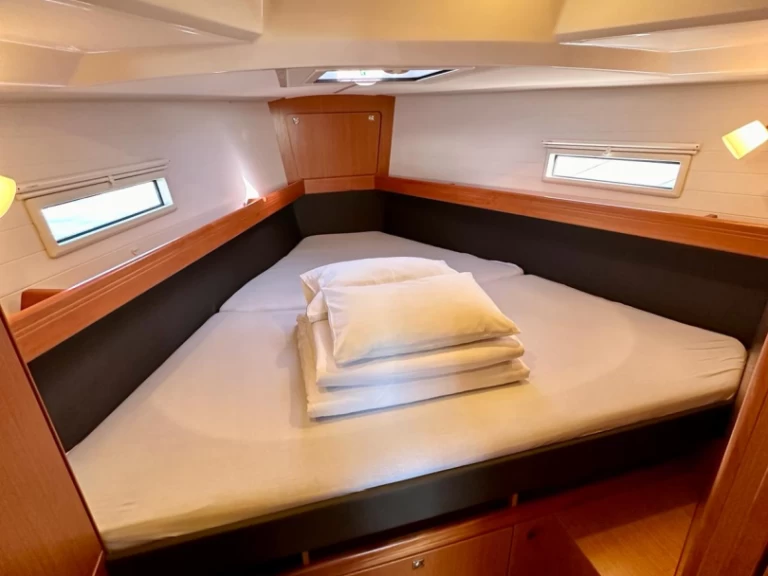 Bareboat Rental Sailboat Bavaria with a boat licence