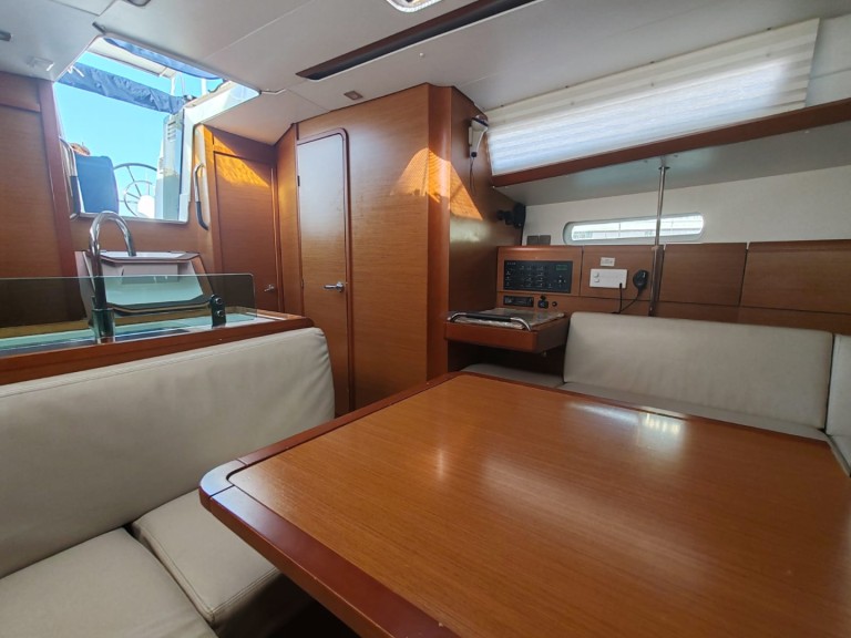 Bareboat Rental Sailboat Jeanneau with a boat licence