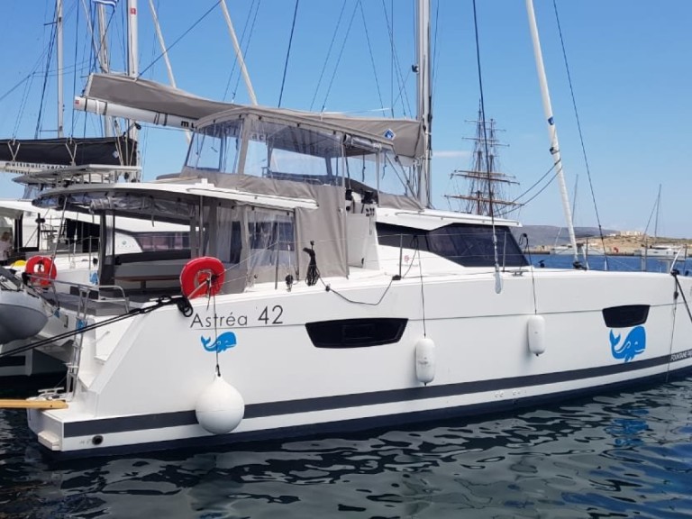 Catamaran for rent Lávrio at the best price
