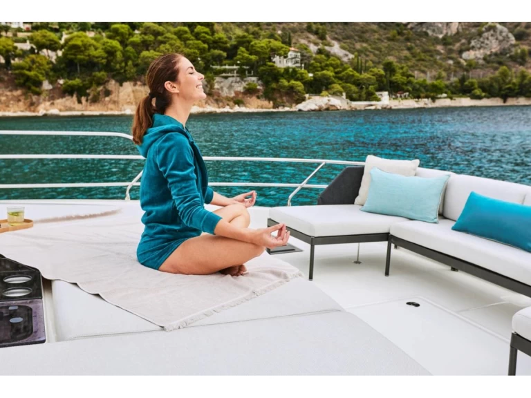 Prestige Prestige M48 in Capo d'Orlando on SamBoat