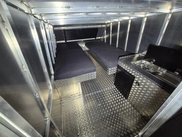 Rent a ARYNBOAT 530E Caix