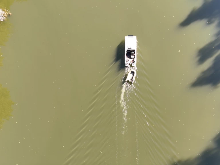 Yacht charter Caix cheap 530E