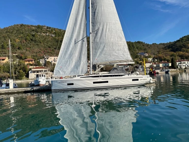 Bareboat Rental Luxury Yacht Bavaria with a boat licence