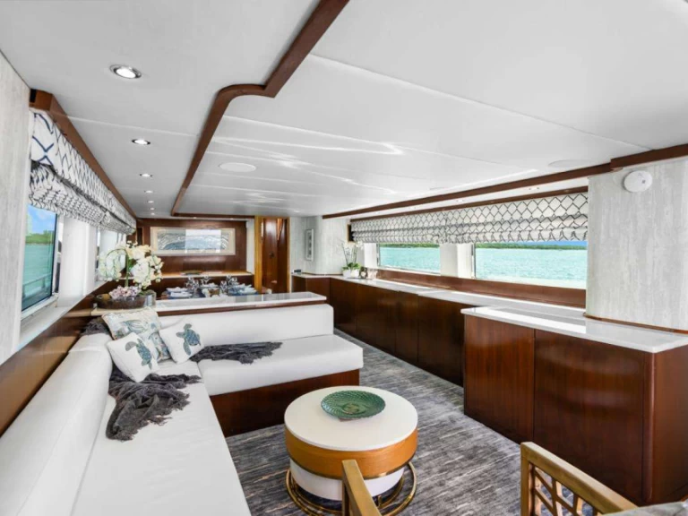 Bareboat Rental Luxury Yacht Maiora with a boat licence