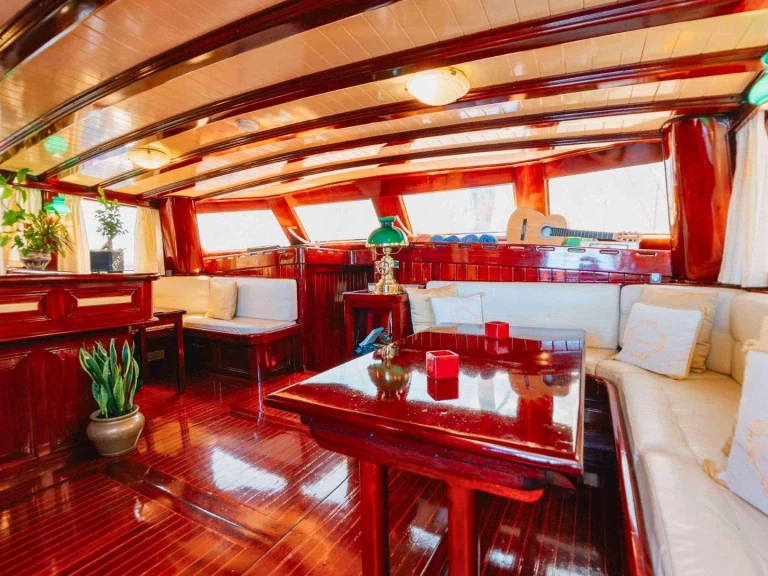 Luxury Yacht for rent Athens at the best price