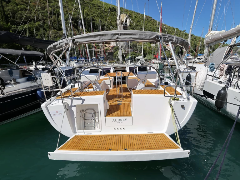 Sailboat rental in Komolac - Hanse Hanse 455
