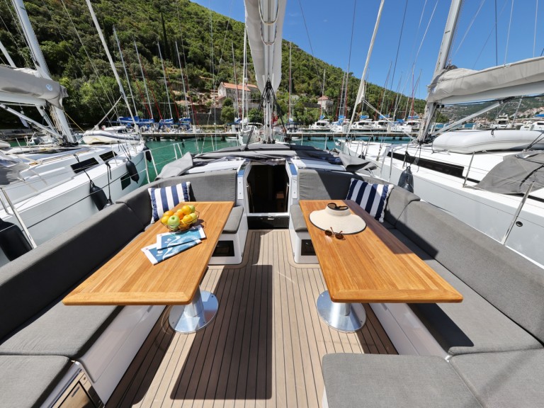 Bareboat Rental Sailboat Hanse with a boat licence