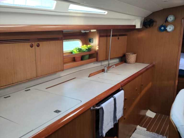 Sailboat for rent Préveza at the best price