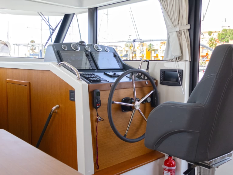 Yacht charter Portimão cheap Swift Trawler 48