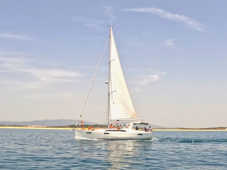 Sailboat rental with or without captain Bénéteau Portimão