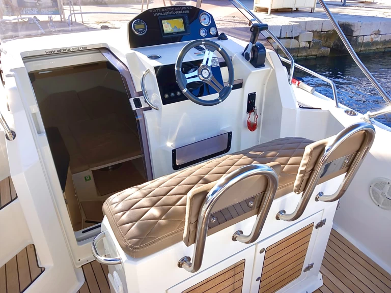 Motorboat rental in Tribunj - Atlantic ATLANTIC 750 SUN CRUISER