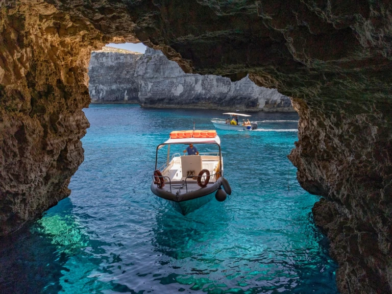 Motorboat rental with or without captain Chadron World