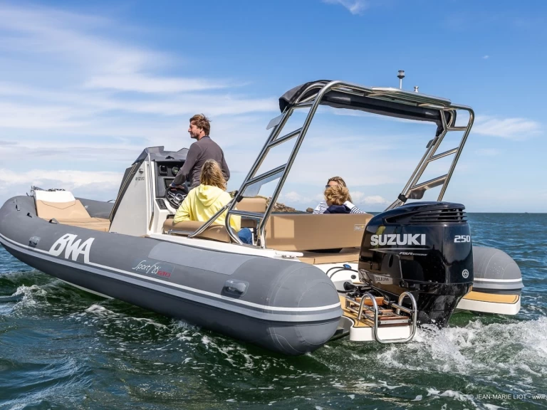 Bwa Sport 26 GTO charter bareboat or captained in  La Trinité-sur-Mer