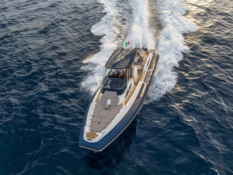 Motorboat rental in La Trinité-sur-Mer - Bénéteau Flyer 11