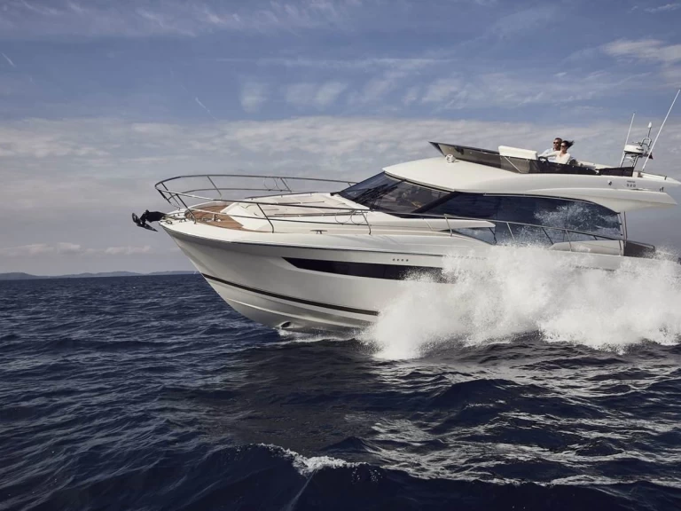 Yacht charter Port-Haliguen cheap Prestige 520