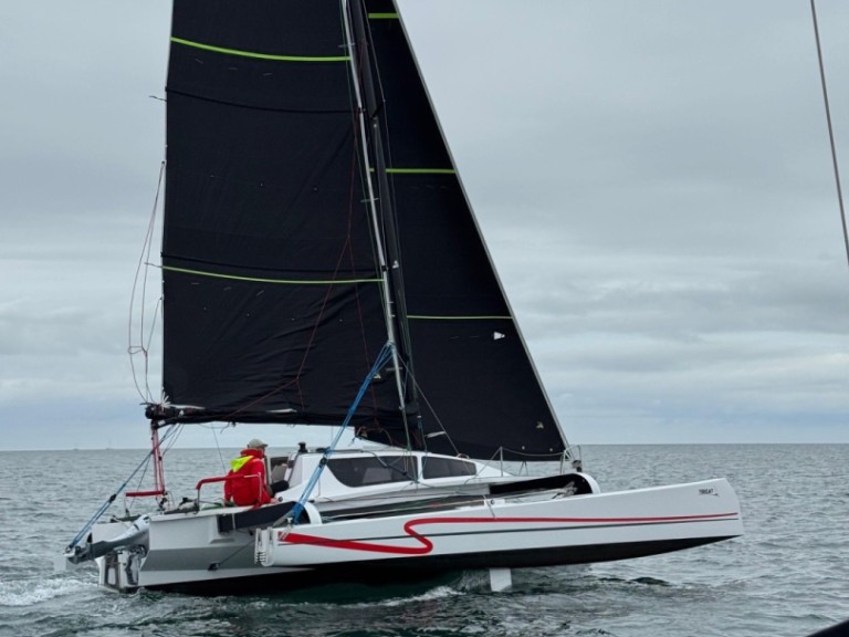 Tricat TRICAT 8.50 charter bareboat or captained in  La Trinité-sur-Mer