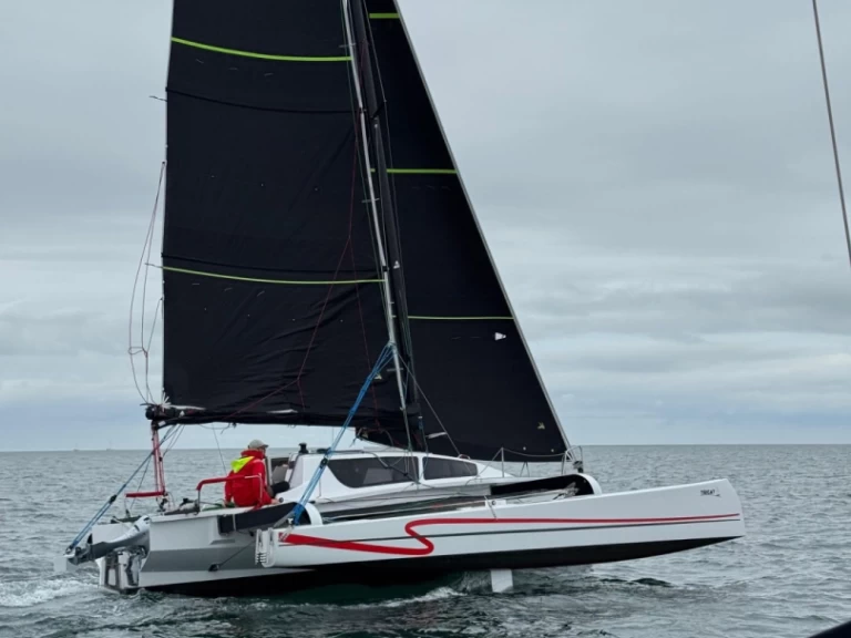 Tricat TRICAT 8.50 charter bareboat or captained in  La Trinité-sur-Mer