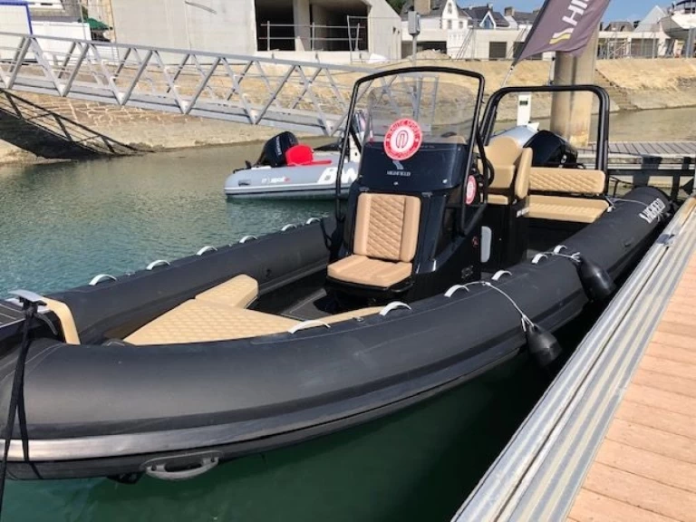 Yacht charter La Trinité-sur-Mer cheap HIGHFIELD 700