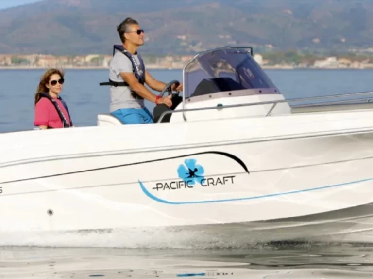 Boat rental Pacific Craft Pacific Craft 625 Open in Antibes on Samboat