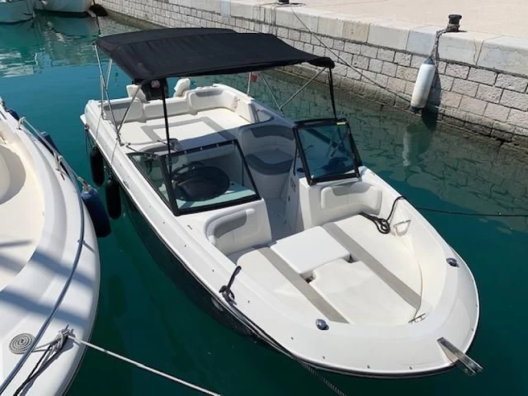 Boat rental Bayliner E7 in Antibes on Samboat
