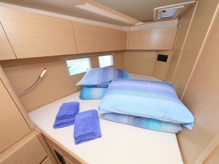 Sailboat for rent Salerno at the best price