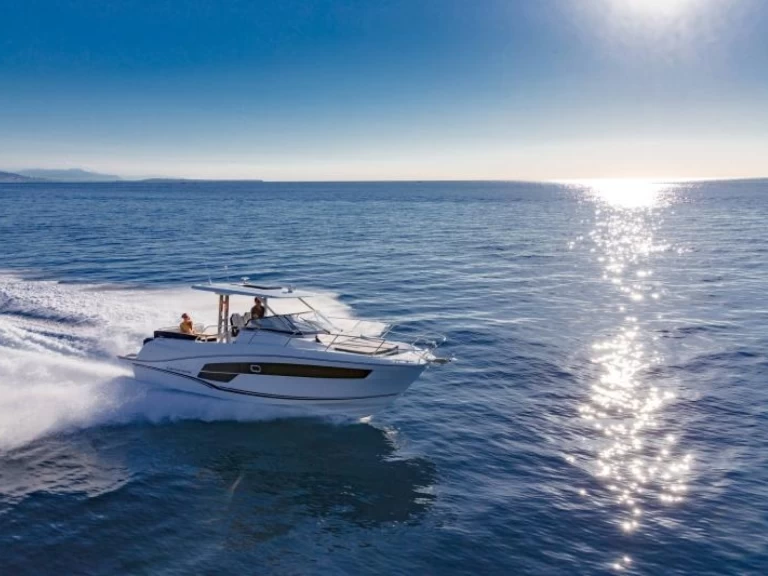 Rent a Jeanneau Cap Camarat 10.5 WA série 2 La Trinité-sur-Mer