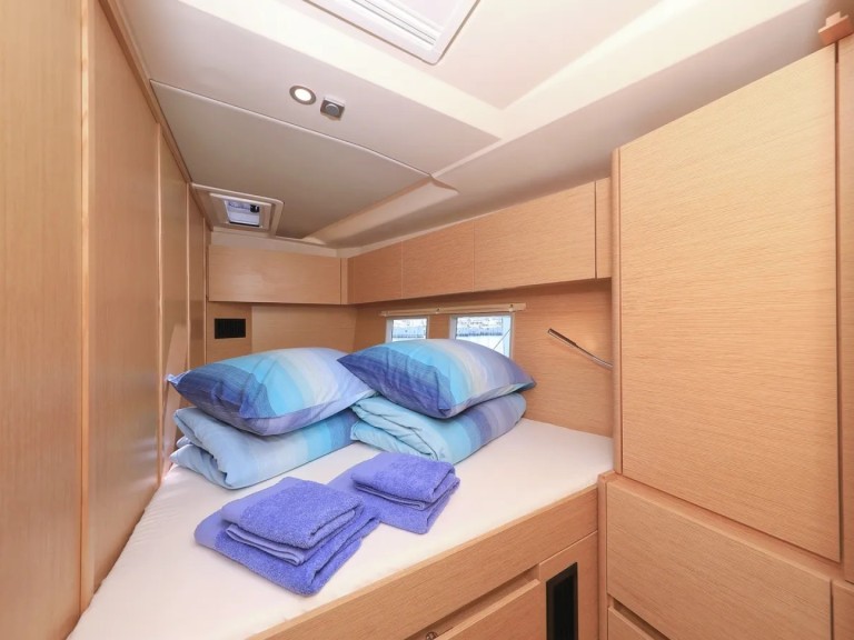 Sailboat for rent Salerno at the best price