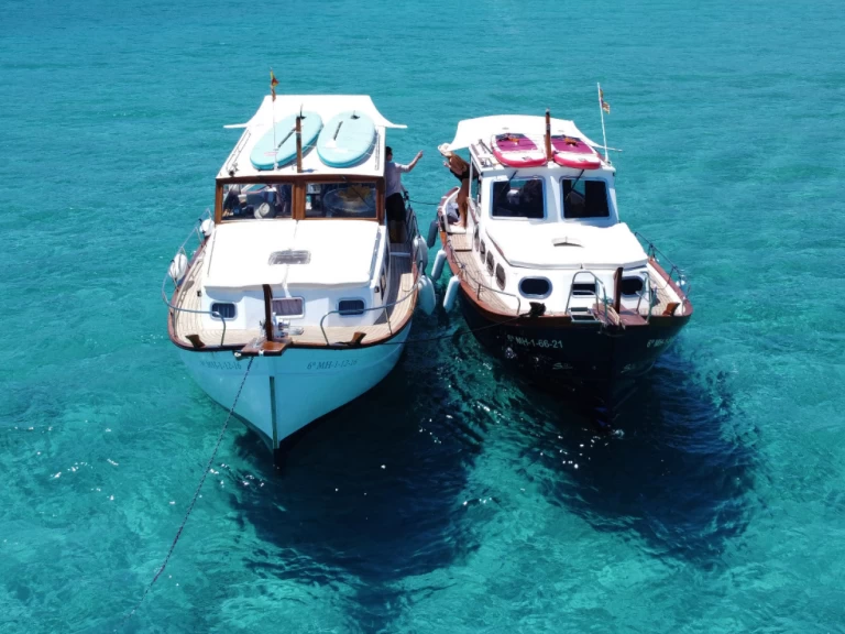 Motorboat rental with or without captain Capeador Mahón