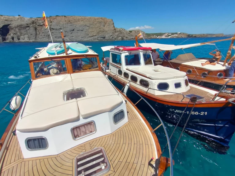 Bareboat Rental Motorboat Capeador with a boat licence