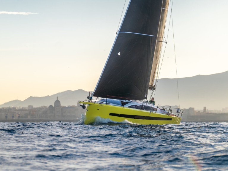 Yacht charter La Trinité-sur-Mer cheap RM 1080