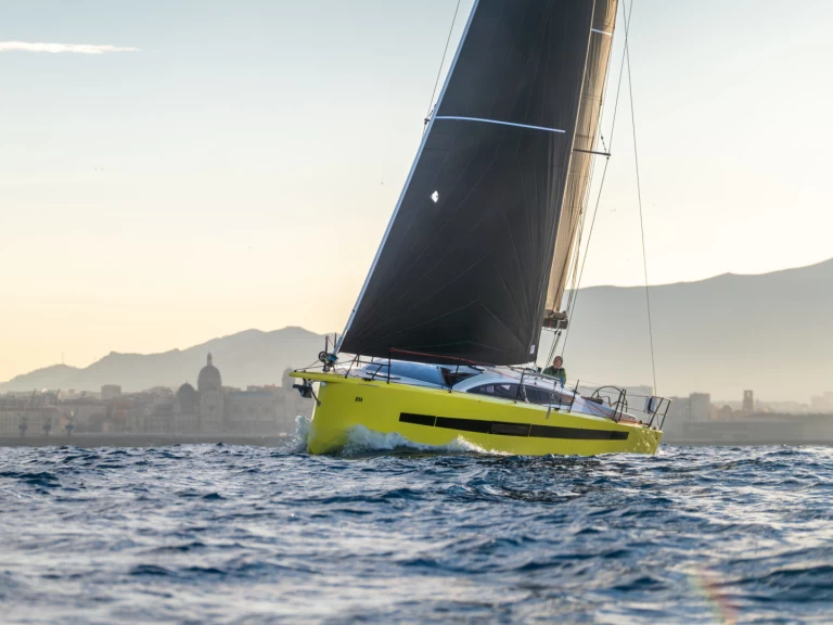 Yacht charter La Trinité-sur-Mer cheap RM 1080