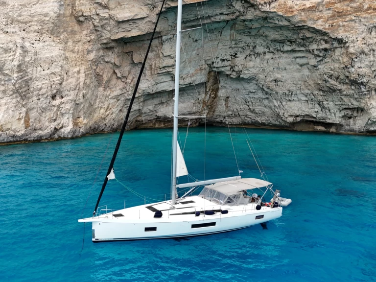 Sailboat for rent Vlycho at the best price