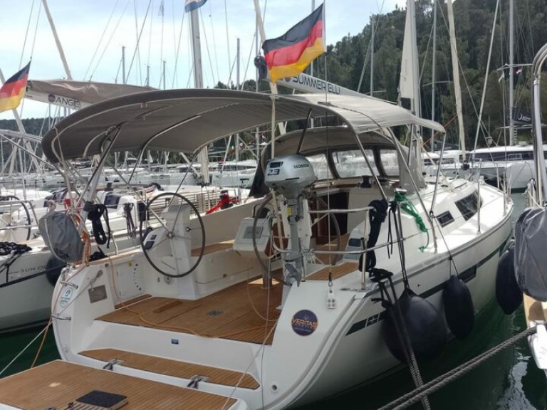 Rent a Bavaria Cruiser 41 Palma de Mallorca