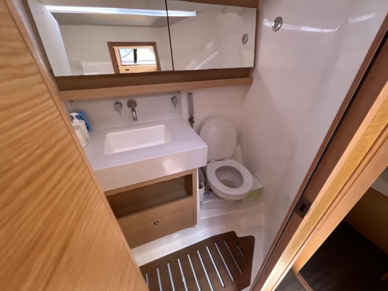 Rent a Dufour Dufour 470 Olbia