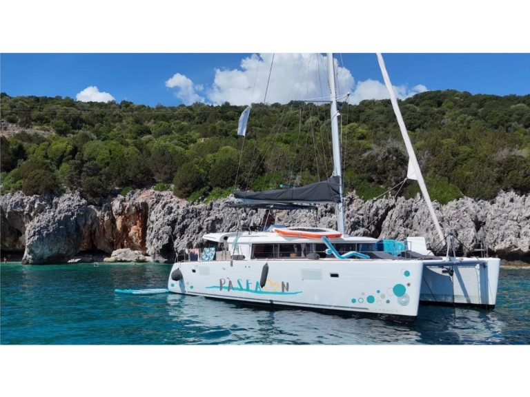 Catamaran for rent Lefkáda at the best price