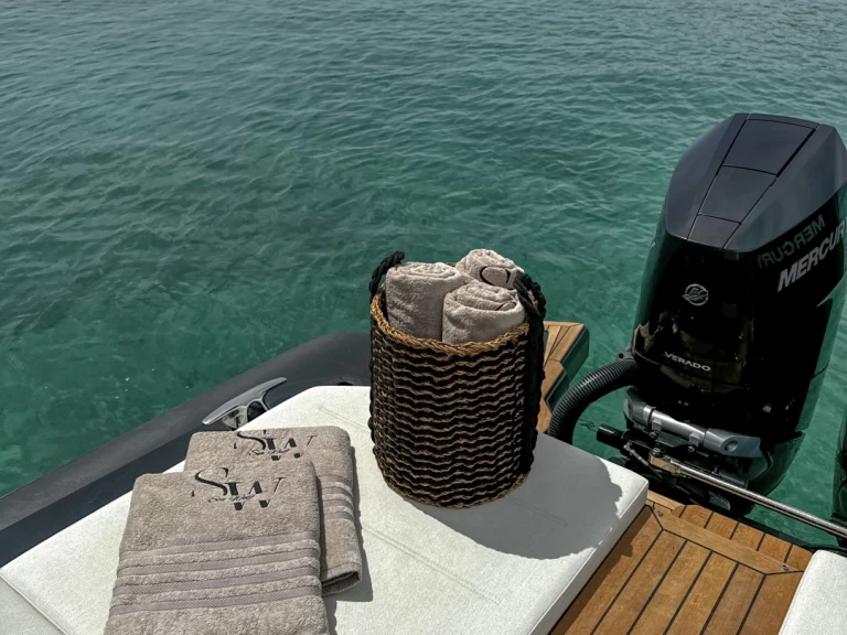 Yacht charter Athens cheap Shadow 40