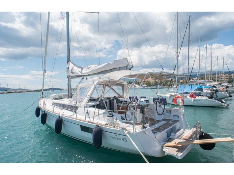 Sailboat for rent Ávdira at the best price