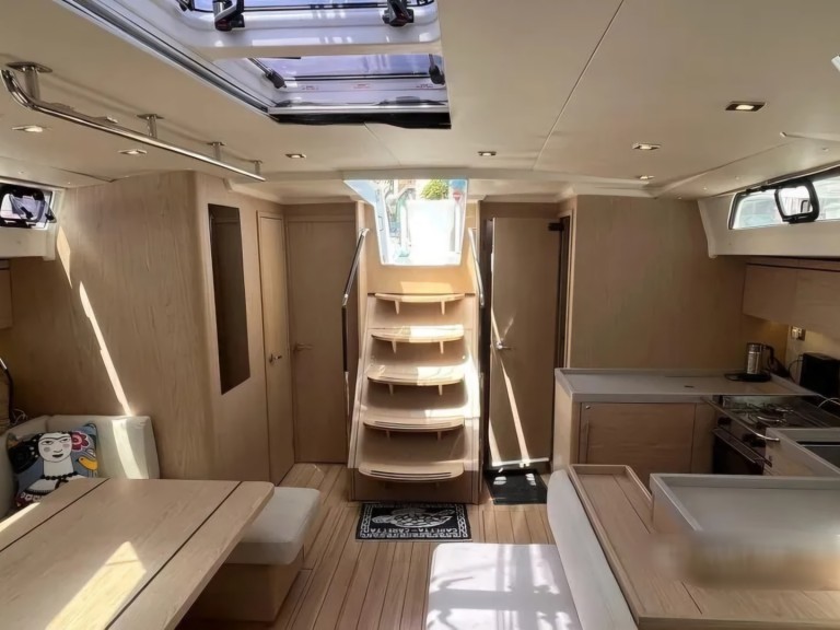 Rent a Bénéteau Oceanis 51.1 Vlycho