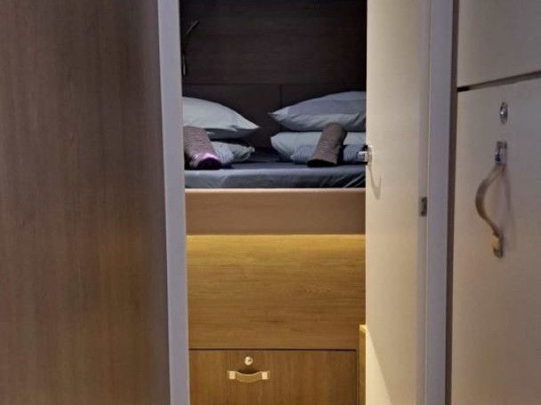 Yacht charter Palma de Mallorca cheap Bali 4.4