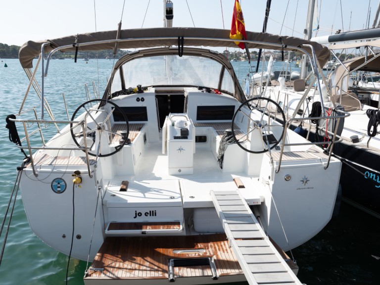 Yacht charter Palma de Mallorca cheap Sun Odyssey 440
