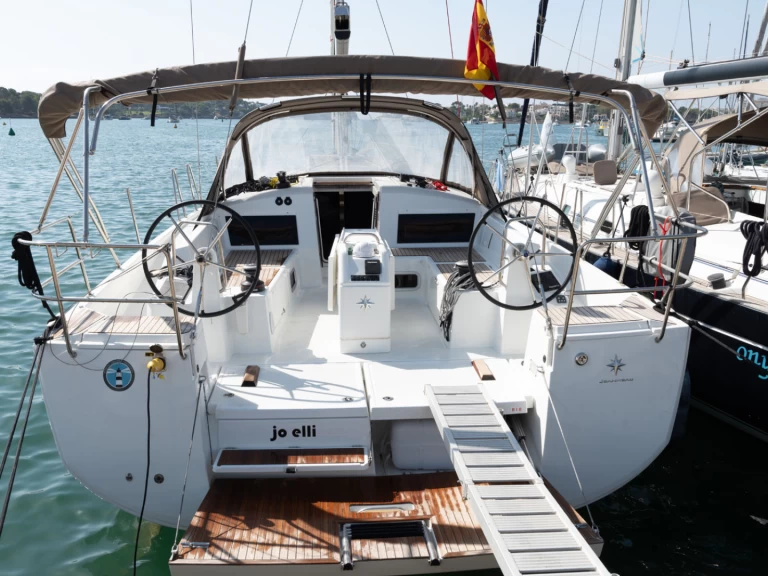 Yacht charter Palma de Mallorca cheap Sun Odyssey 440