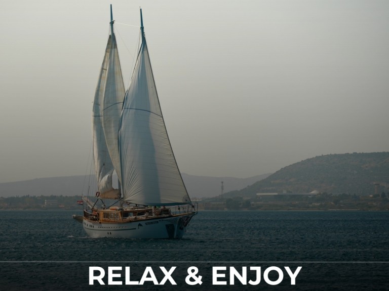 Rent a Yener-Yachts Queen of Adriatic Kaštel Gomilica