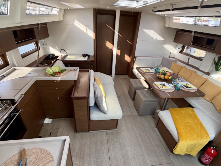 Bareboat Rental Sailboat Bénéteau with a boat licence