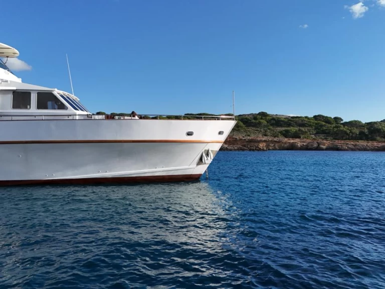 Motorboat rental with or without captain Pathfinder Sliema