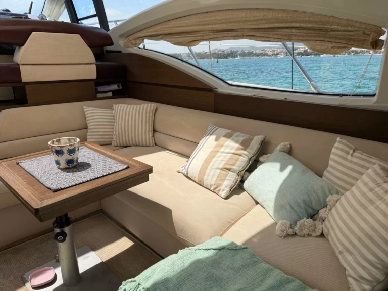 Motorboat rental with or without captain Azimut Cala d'Or