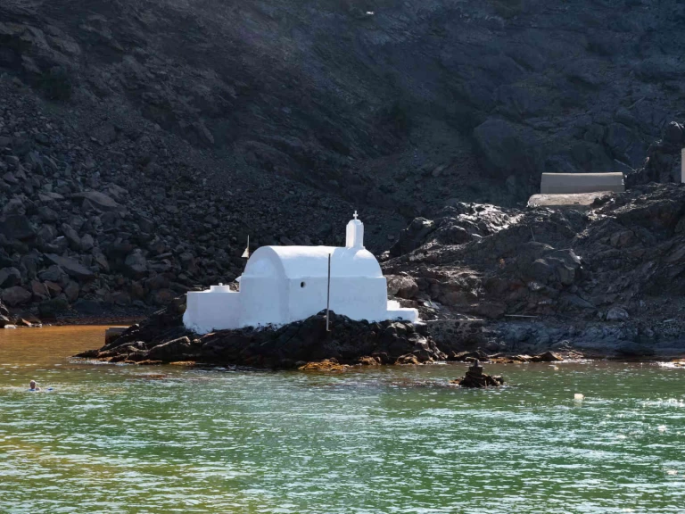 Rent a Targa 46 Santorini Port